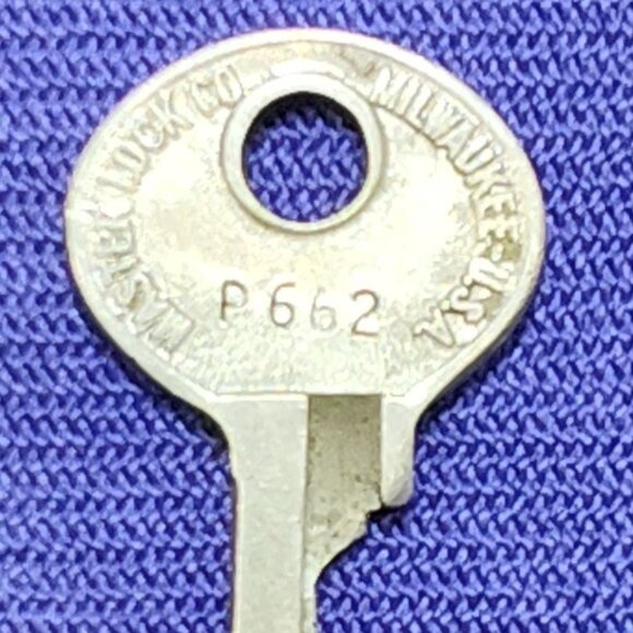 Master Lock M2 Walking Lion Master Key Brass P662 Vintage Collectible Circa 1930 - Picture 4 of 4